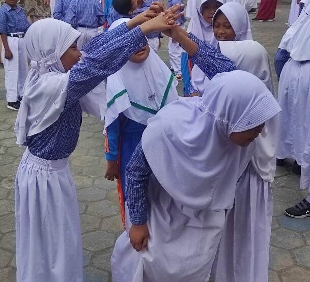 Pembiasaan Dolanan Sebagai Tradisi dan penumbuhan Karakter siswa di SDN Cikerut